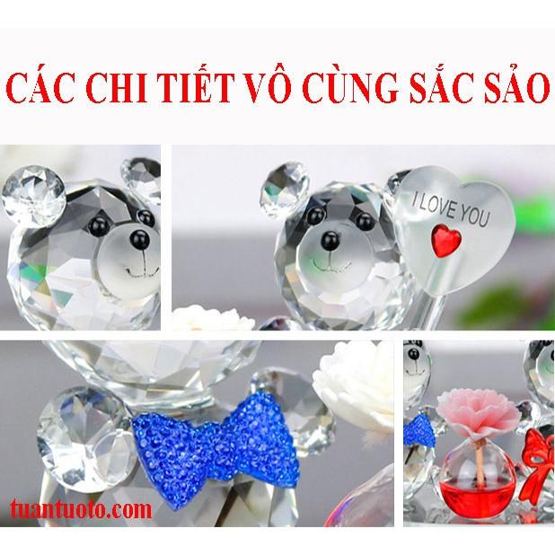 Cặp gấu pha lê và nước hoa xe ô tô