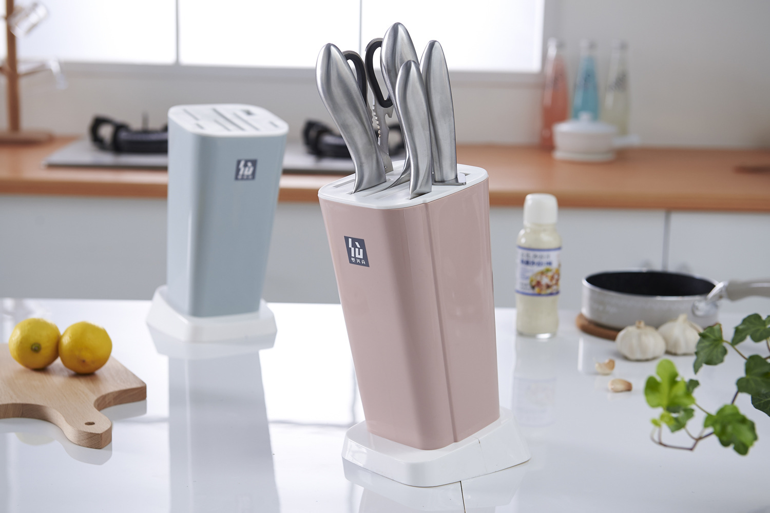 Hộp đựng dao nhà bếp 7 ngăn màu ngẫu nhiên