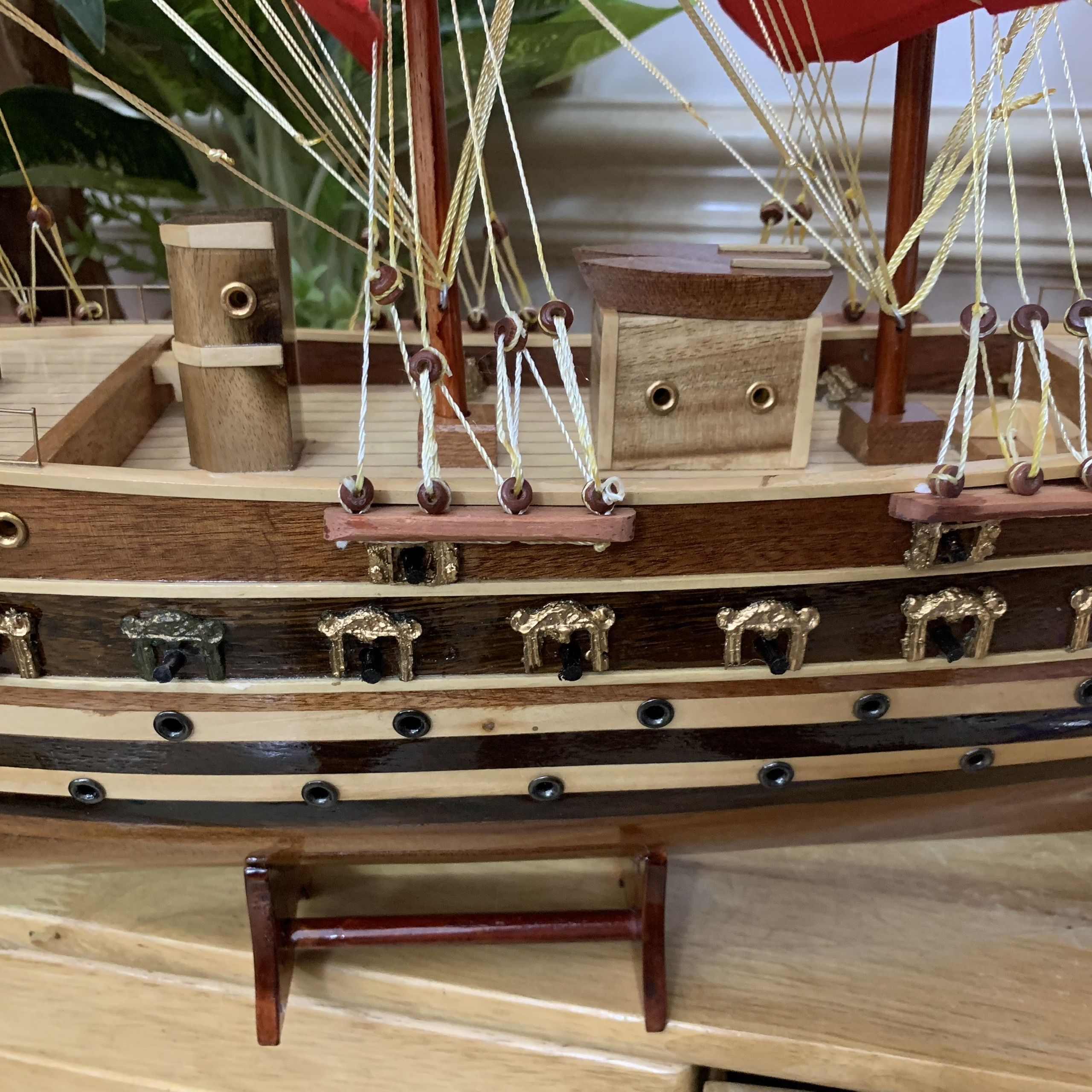 Mô hình tàu gỗ thuyền trang trí tàu chiến cổ JYLLAND_Đan Mạch - Thân tàu dài 60cm - Gỗ Tràm bông vàng- Buồm màu Đỏ