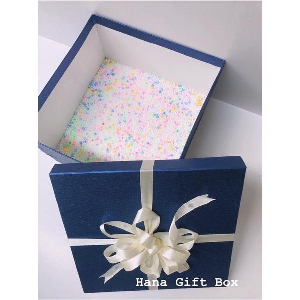 Hộp quà 30*30*30 kèm 1/2 hộp hạt xốp đủ màu #HanaGiftBox