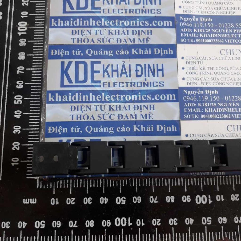 Dây đai nhưa đen kéo duỗi dây điện, dây tín hiệu…. Khoảng trống 7x7mm, 1 mét kde4201