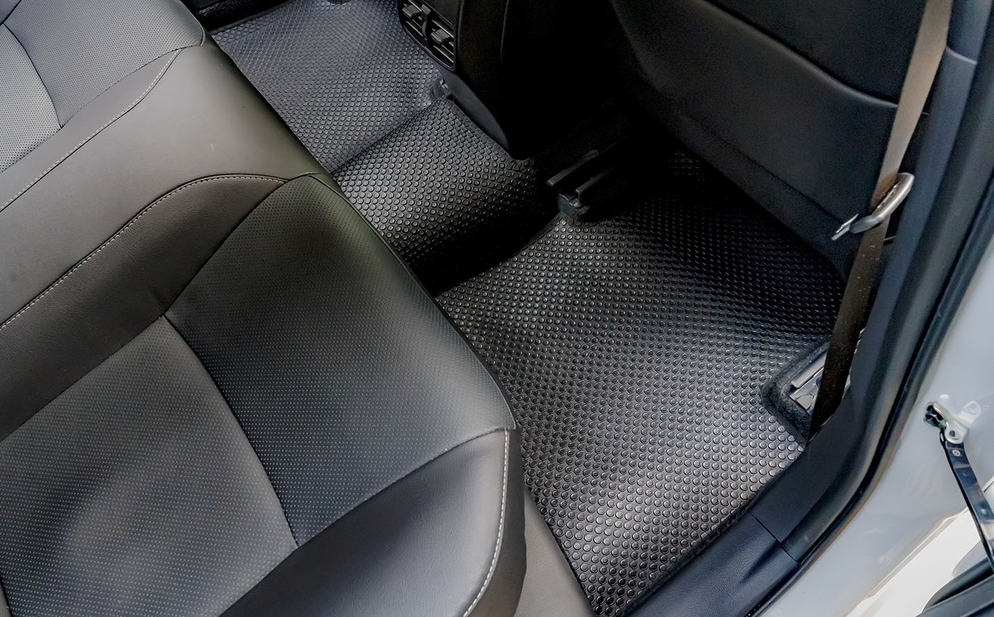Thảm lót sàn Ô tô KATA cho xe Toyota Altis – Khít với sàn xe, Chống trơn, Không mùi, Không ẩm mốc