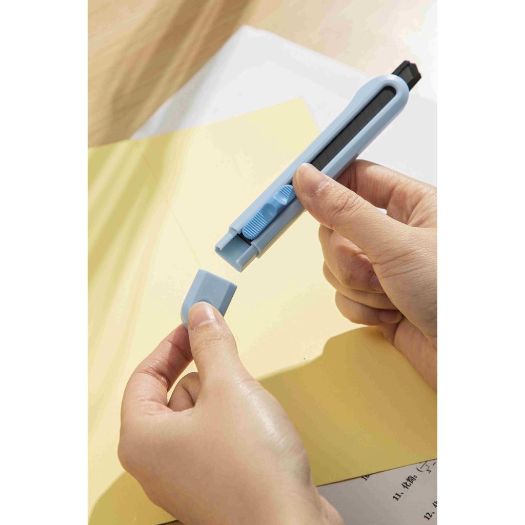 Dao Rọc Giấy Lưỡi Dao Đen Văn Phòng Deli - Rọc Giấy Cắt Thủ Công DIY - CD063