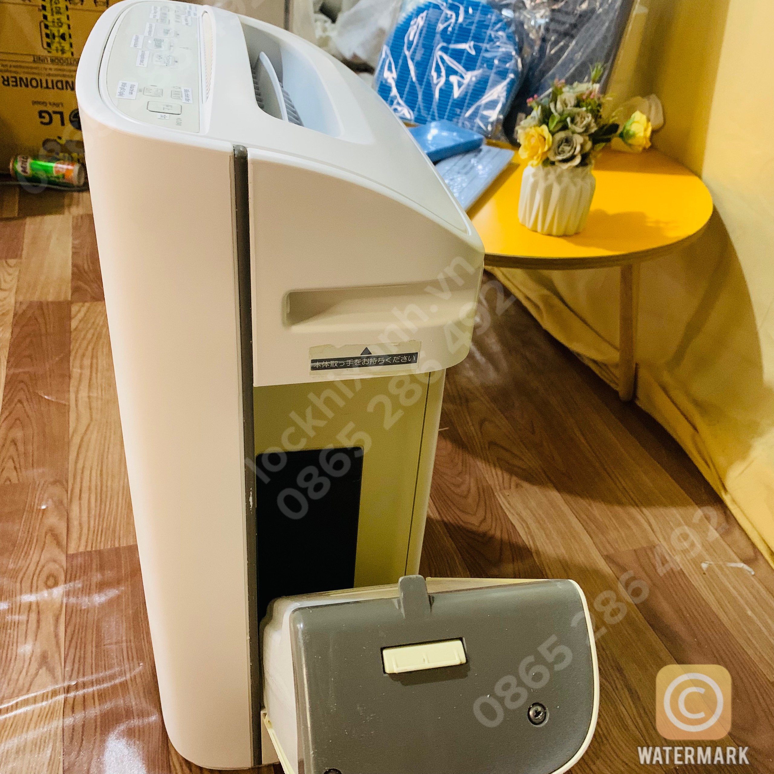 Máy lọc không khí giá rẻ Sharp KC 45-50 hiển thị độ ẩm, bù ẩm, khử khuẩn, lọc bụi mịn, màng lọc thay mới