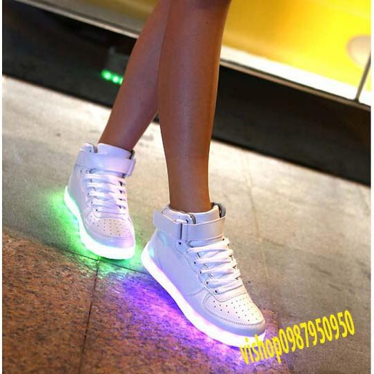 Giày Phát Sáng Màu trắng cao cổ phát sáng 7 màu 11 chế độ đèn led style hàn quốc mã GN35 Zhấp dẫn