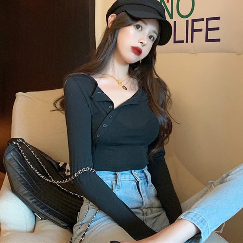Áo thun nữ tay dài phối nút màu trơn