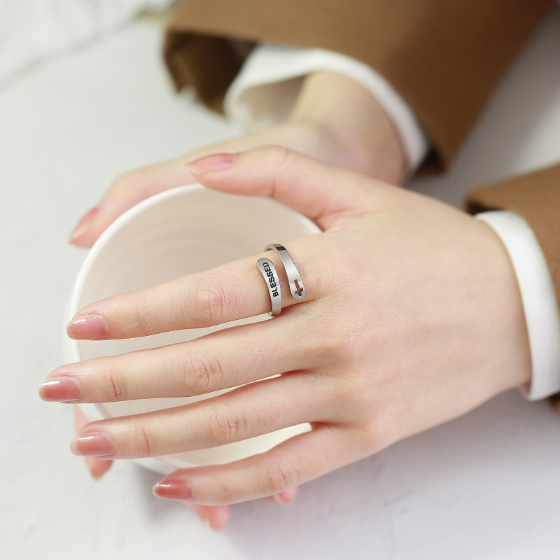 Nhẫn Nữ Cá Tính Khắc Chữ LOVE HOPE FAITH BLESSED Titan Ko Đen TT 4247