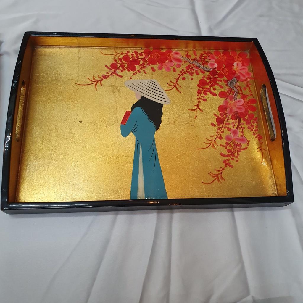 Khay gỗ sơn mài cao cấp Thanh Bình Lê vẽ cô gái, hoa đào, họa tiết phong phú size 17.5x20.5x4 cm đẹp mắt, sang trọng