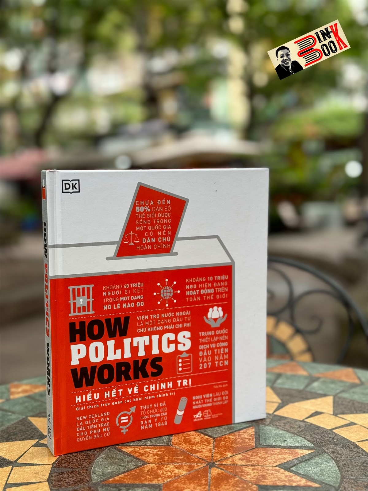 HIỂU HẾT VỀ CHÍNH TRỊ: HOW POLITICS WORKS- DK – Tiểu Vũ dịch – NXB Thế giới – Nhã Nam