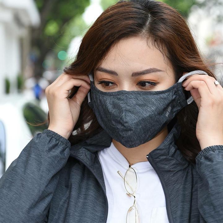 Khẩu trang đi mưa