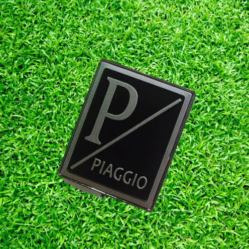 Logo dành cho dòng xe Piagio - Chữ P Trắng - nền Full Đen - 8829z.