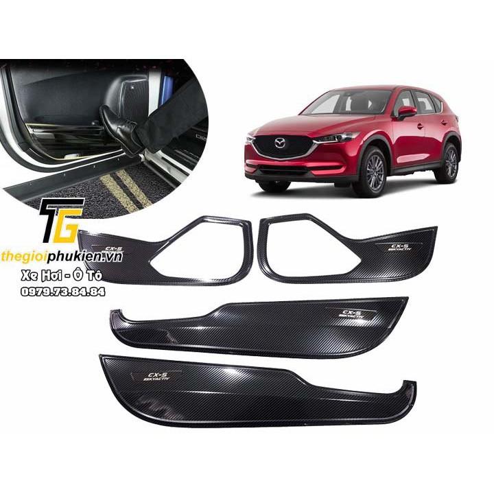 Ốp chống xước Tapli, Táp li cửa Mazda CX5, CX-5 2018- 2020 vân Carbon
