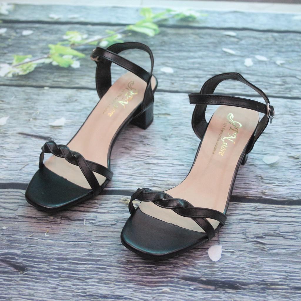 Giày sandal cao gót vuông 5p quai thắt chéo