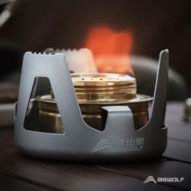 Bếp cồn dã ngoại, cắm trại, picnic BSWOLF Chất liệu hợp kim nhôm + đồng vàng. Nắp chữa cháy an toàn.