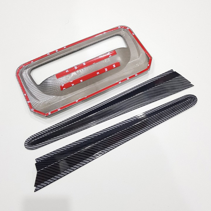 Ốp tay mở cốp sau xe Ford Ranger 2014 - 2022 vân carbon cao cấp