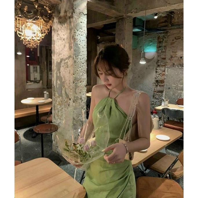 Đầm yếm hở lưng màu trắng xanh