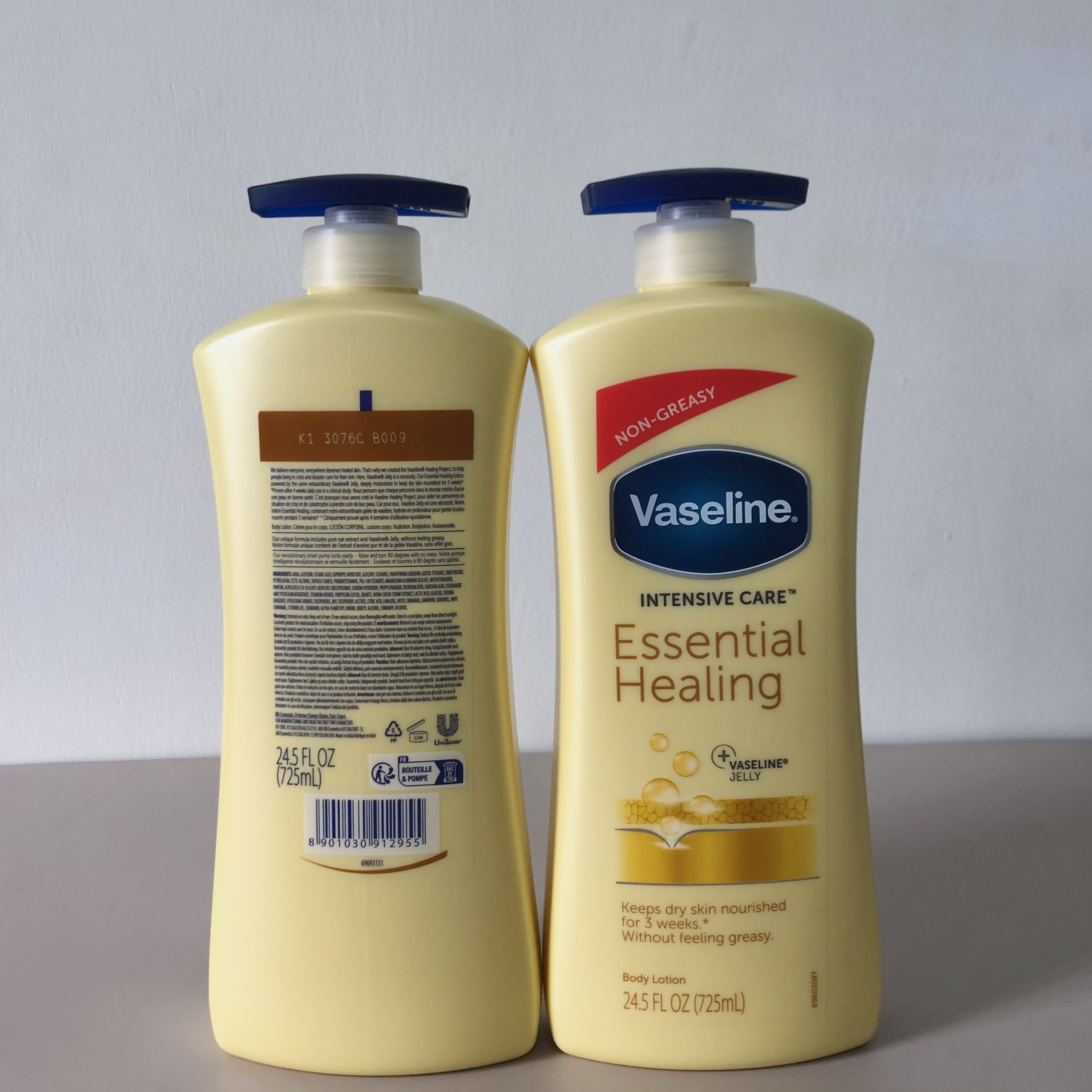 Sữa Dưỡng Thể Vaseline Essential Healing 725ml Vàng Nhập Mỹ