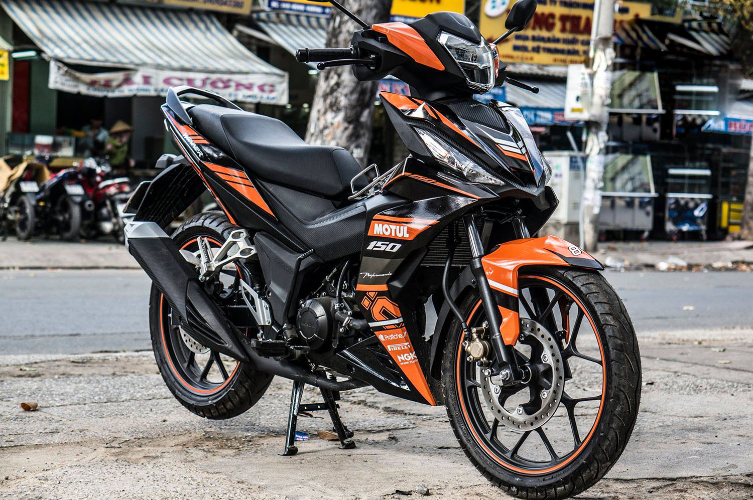 Tem trùm Winner 150 Orange Motul