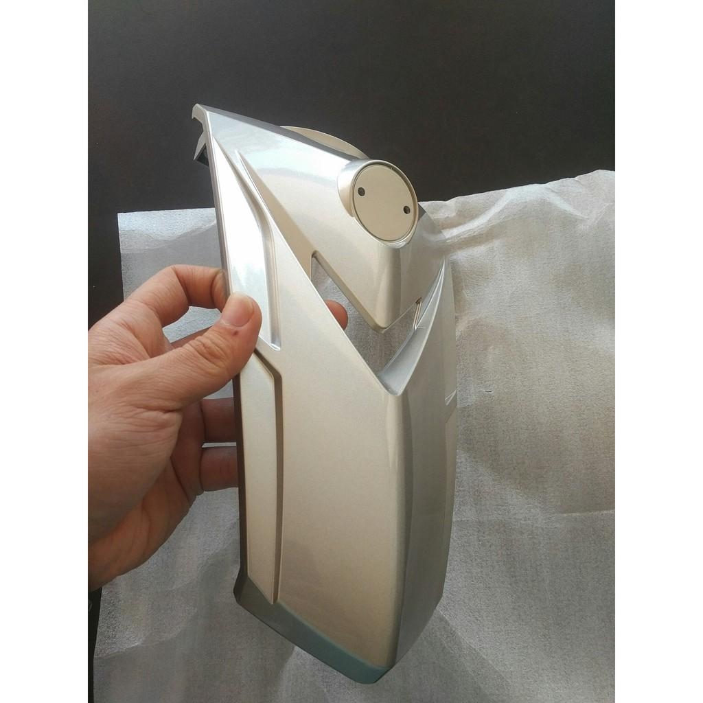 Mặt nạ gắn xe Sirius màu bạc