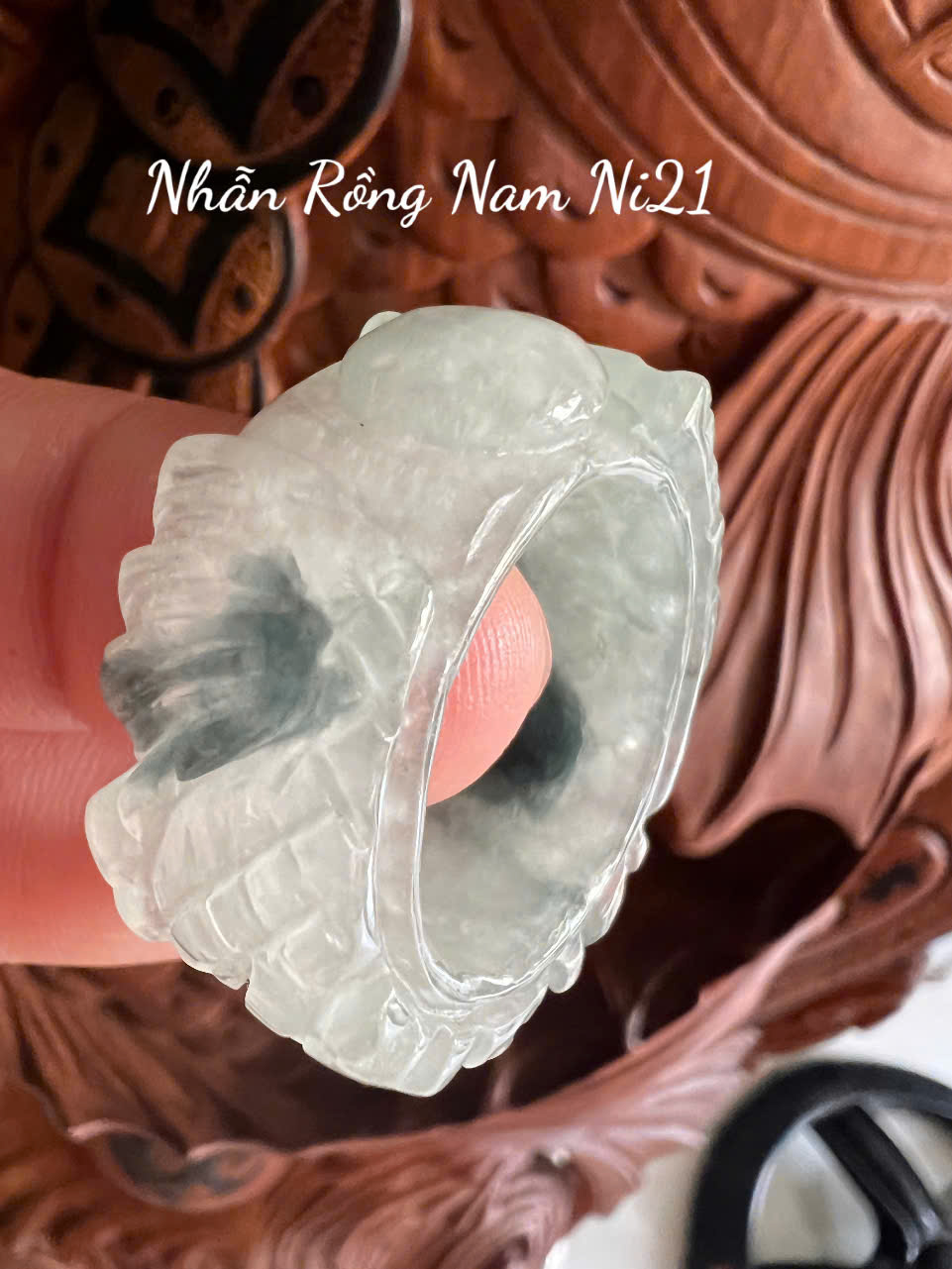 Nhẫn Rồng Nam Ni 21mm Cao 13mm Dầy 6mm Đá Cẩm Thạch màu Xanh nhẹ bóng trắng xíu xanh đen đẹp ạ