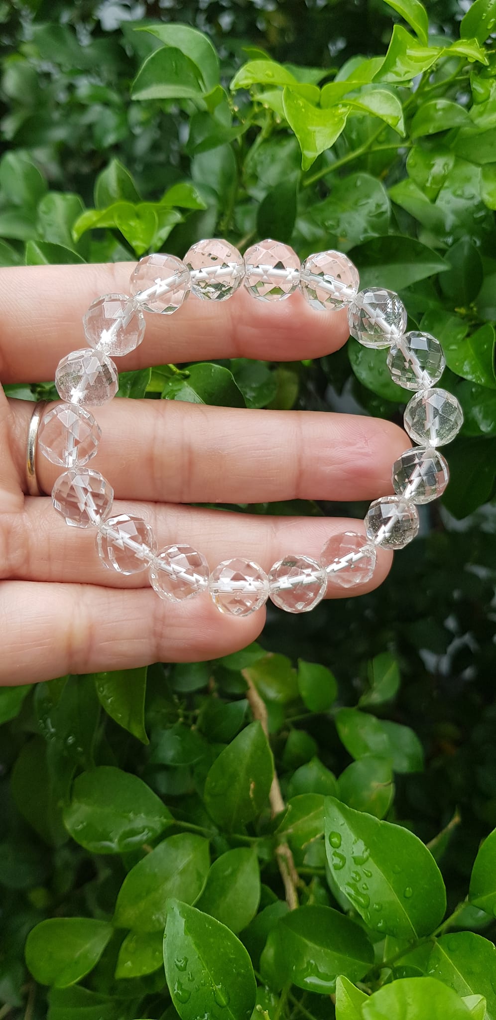 Vòng tay phong thủy nữ đá thạch anh trắng giác tự nhiên Size vòng 10mm Chất liệu đá thạch anh màu trắng tinh khôi giác đẹp ạ