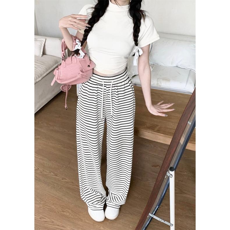 Bộ Áo Croptop Nữ In Chữ Kèm Quần Culottes