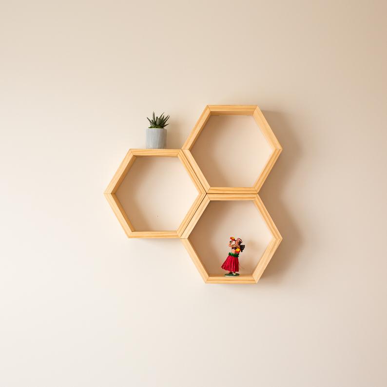 3 Kệ Lục giác gỗ treo tường trang trí Gỗ Thông kích thước 30x30x10 cm