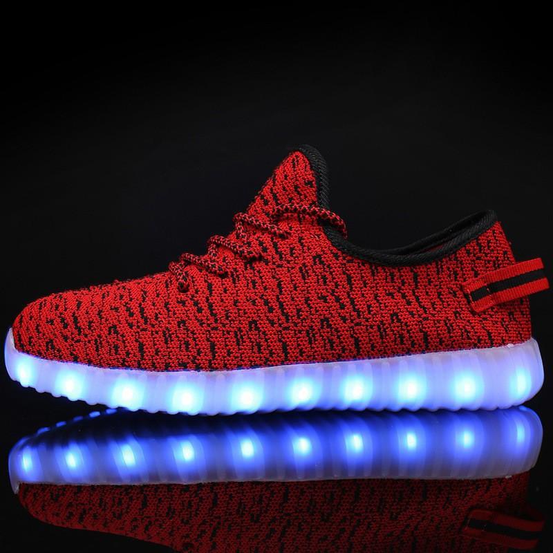 Giày phát sáng màu đỏ sần phát sáng 7 màu 11 chế độ đèn led