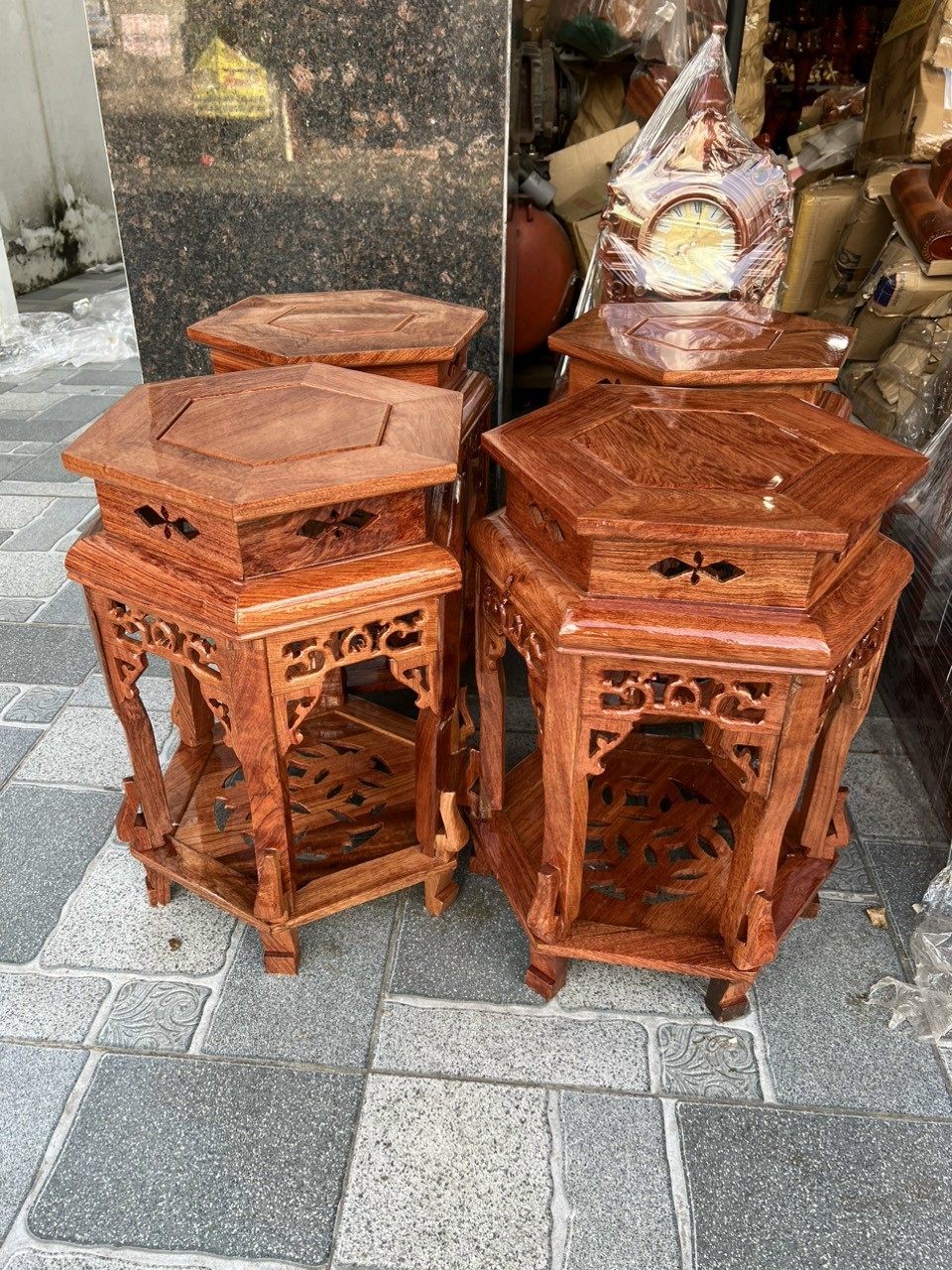 Đôn lục lăng gỗ hương cao 40 mặt 32 cm