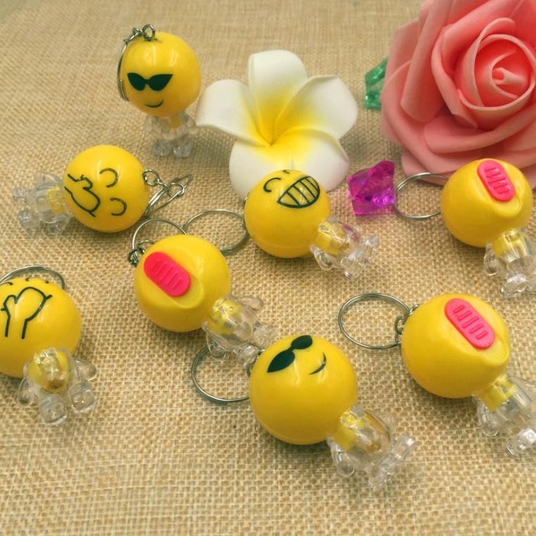Móc khóa mặt cười Emoji có đèn phát sáng - Móc Chìa Khóa Emoji Độc Đáo Duashop