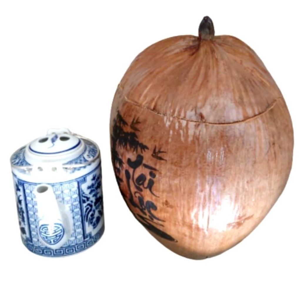 Vỏ Giữ Ấm Bình Trà Trái Dừa Hoa Văn Lồng Chữ Tài Lộc Và Bình Trà 400 - 900ml - Sản Phẩm Được Sản Xuất Tại Bến Tre