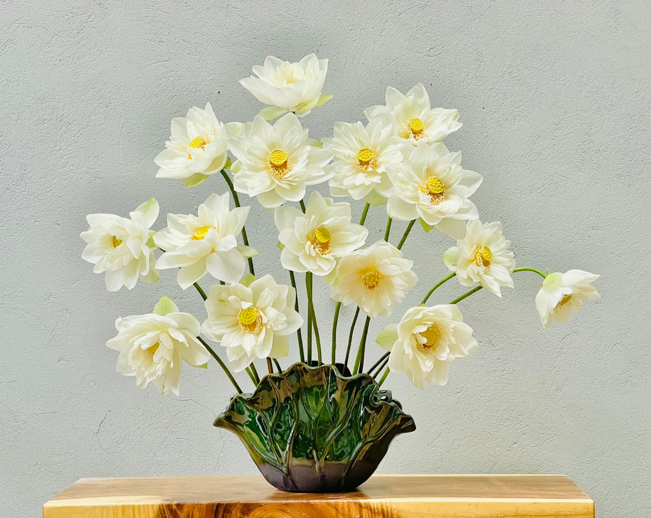 Lọ lá sen gấp gốm sứ Bát Tràng cao cấp cao 26cm ngang 32cm