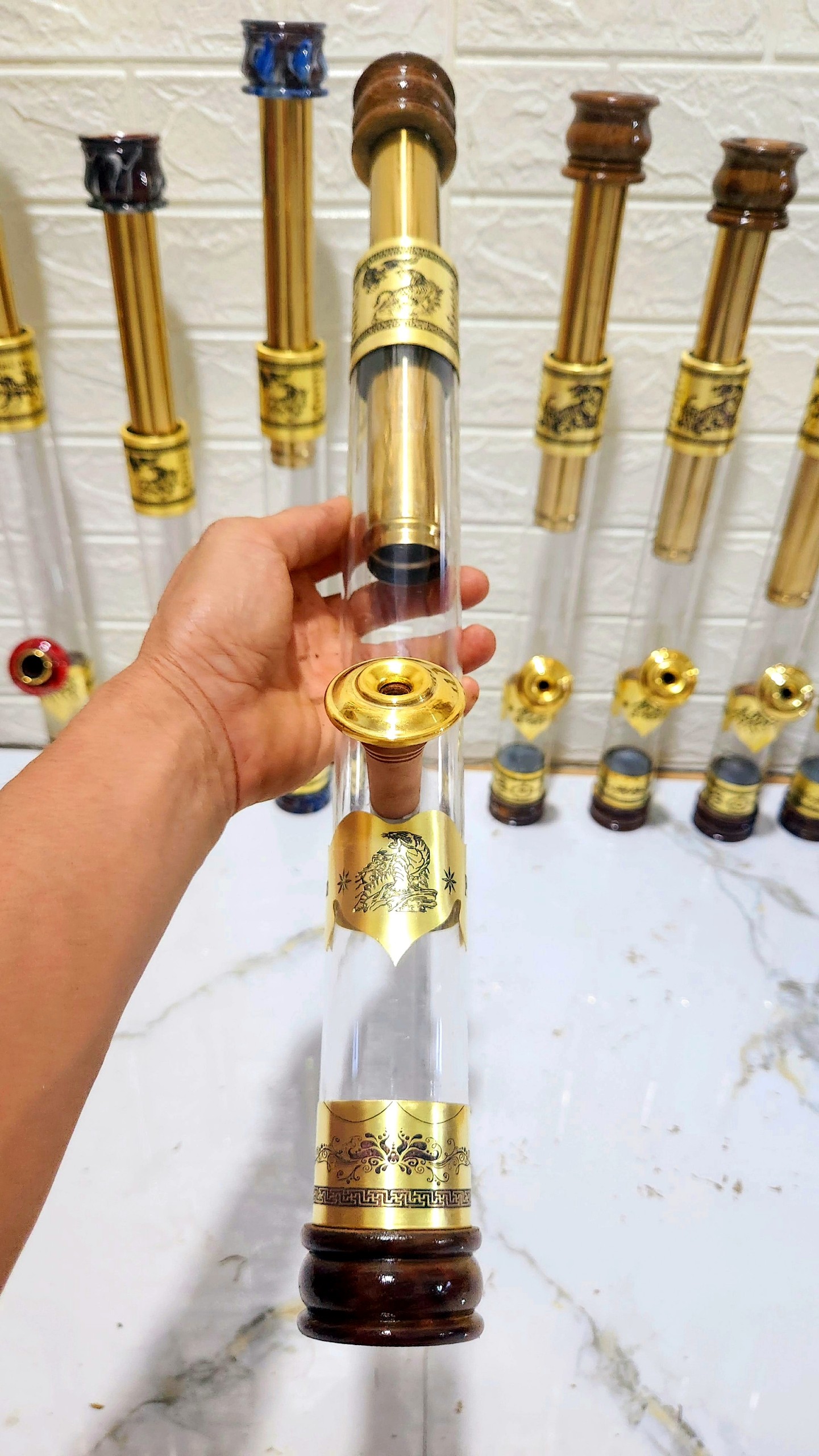 Điếu rút trong mika.tặng kèm bảo đã cá sấu đẹp,nút nõ,nhấc tàn.