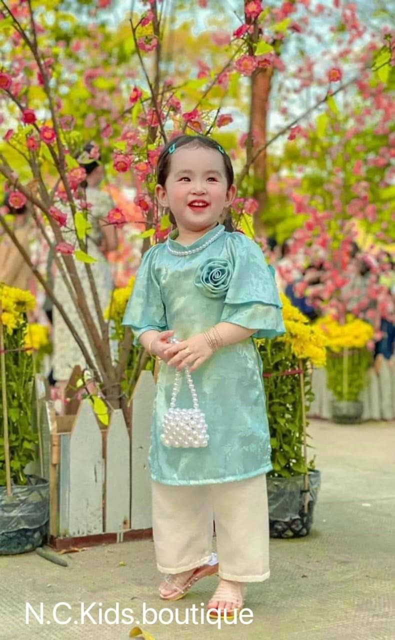 Áo dài gấm hoa màu xanh cho bé gái