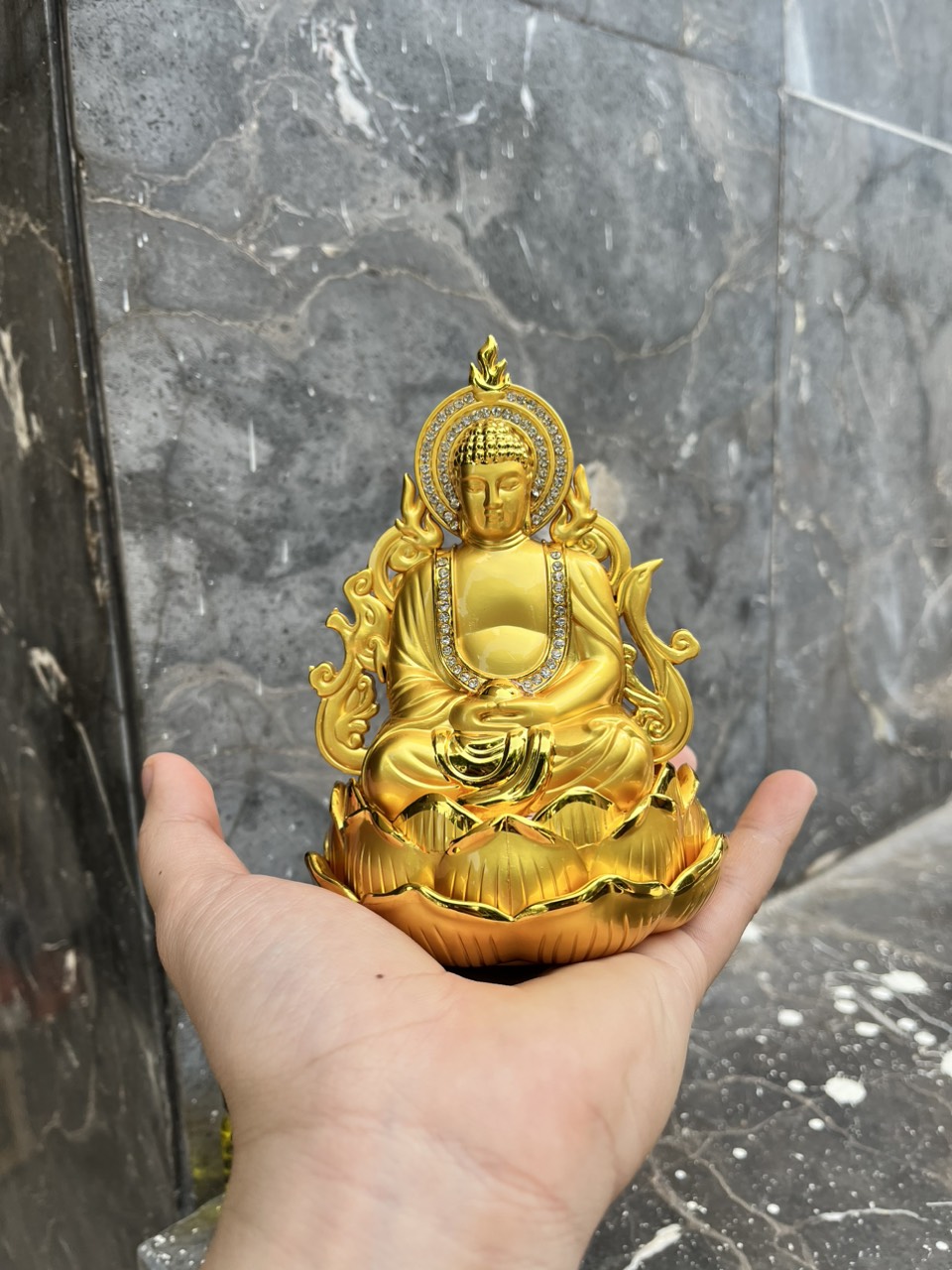 Tượng Phật Tổ Như Lai Dát Vàng Để Xe Ô tô tặng kèm nước hoa