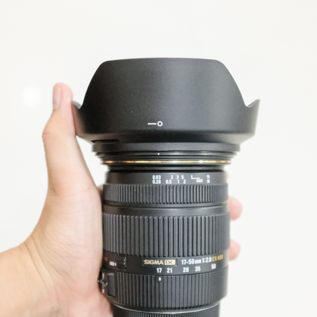Loa che nắng lens hood cho ống kính Sigma 17-50mm F2.8, 24mm f/1.8, 28mm f/1.8 - hàng for thay thế LH825-03