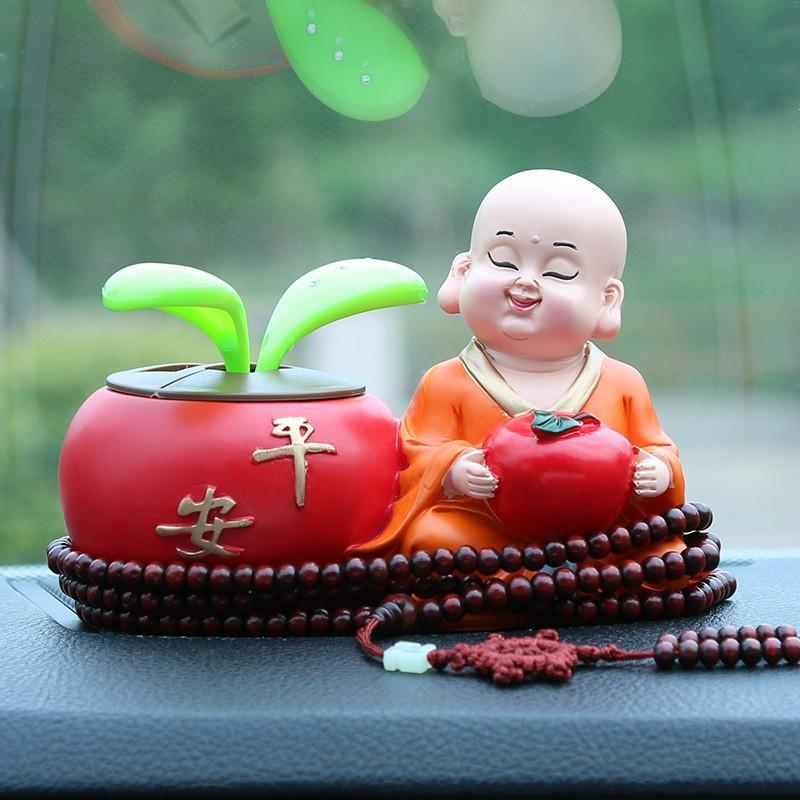 Tượng Chú Tiểu An Nhiên Cạnh Mầm Cây Bồ Đề Lắc Lư Bằng Năng Lượng Mặt Trời Trang Trí Taplo Oto Tặng Chuỗi Vòng 216 Hạt
