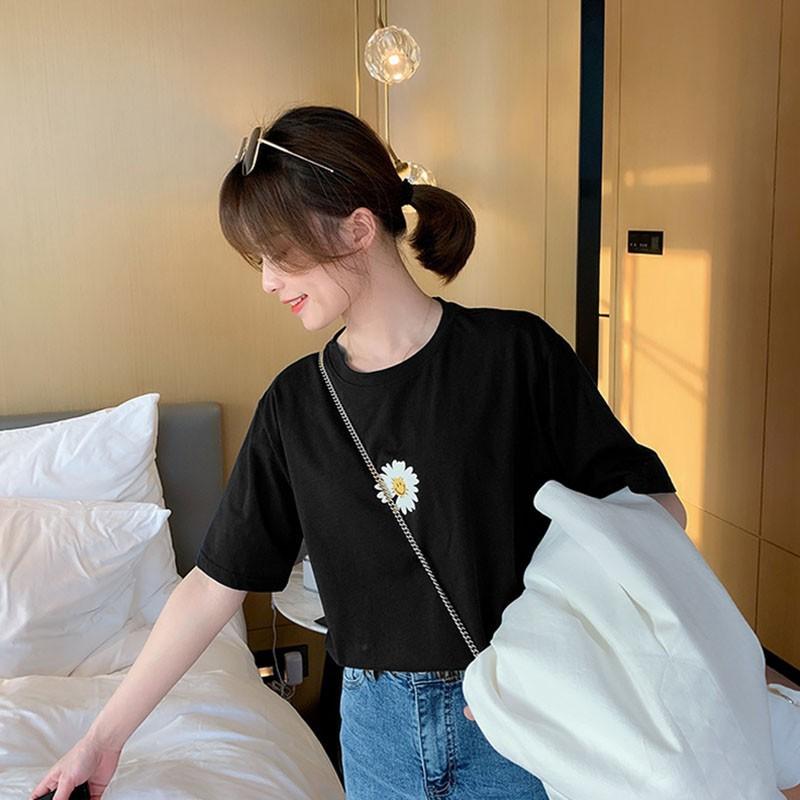 Áo Thun Ngắn Tay Cổ Tròn Dáng Rộng In Hình Hoa Cúc Xinh Xắn