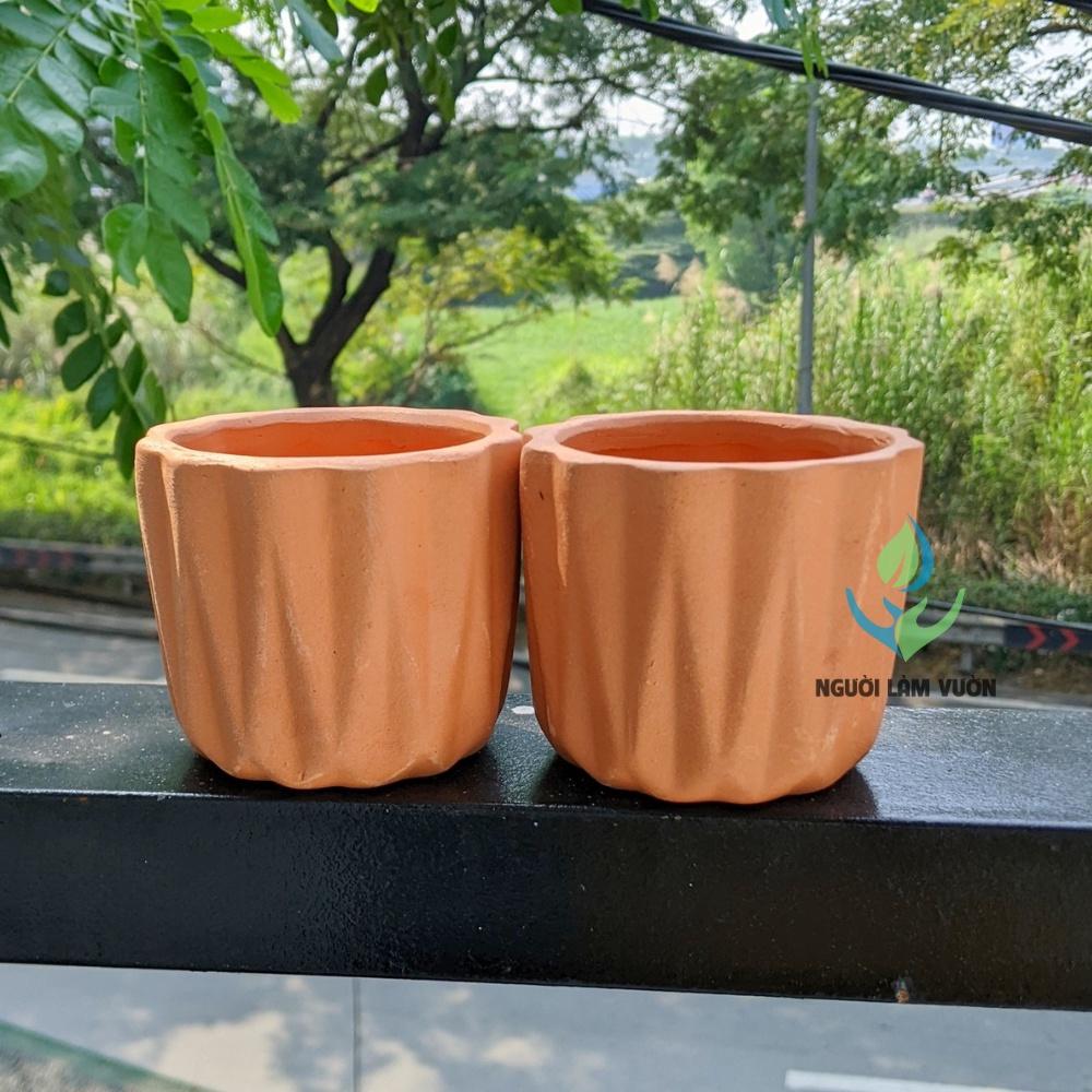 Chậu đất nung trồng cây kiểu dáng trụ họa tiết kim cương cỡ nhỏ size 7x7cm thoát nước tốt - lên màu đẹp