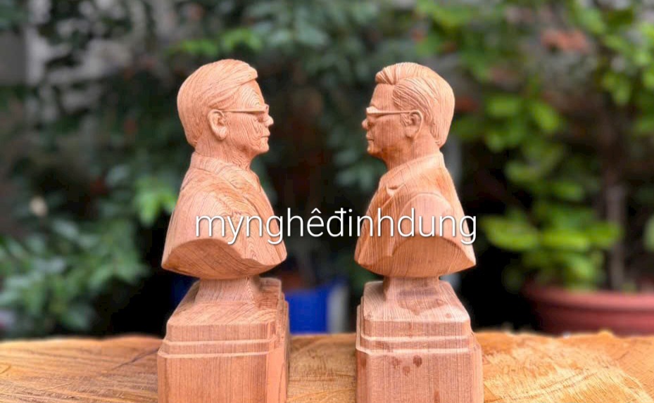 Tượng chân dung tổng bí thư nguyễn phú trọng bằng gỗ ngọc am thơm nức kt 20x12x7cm