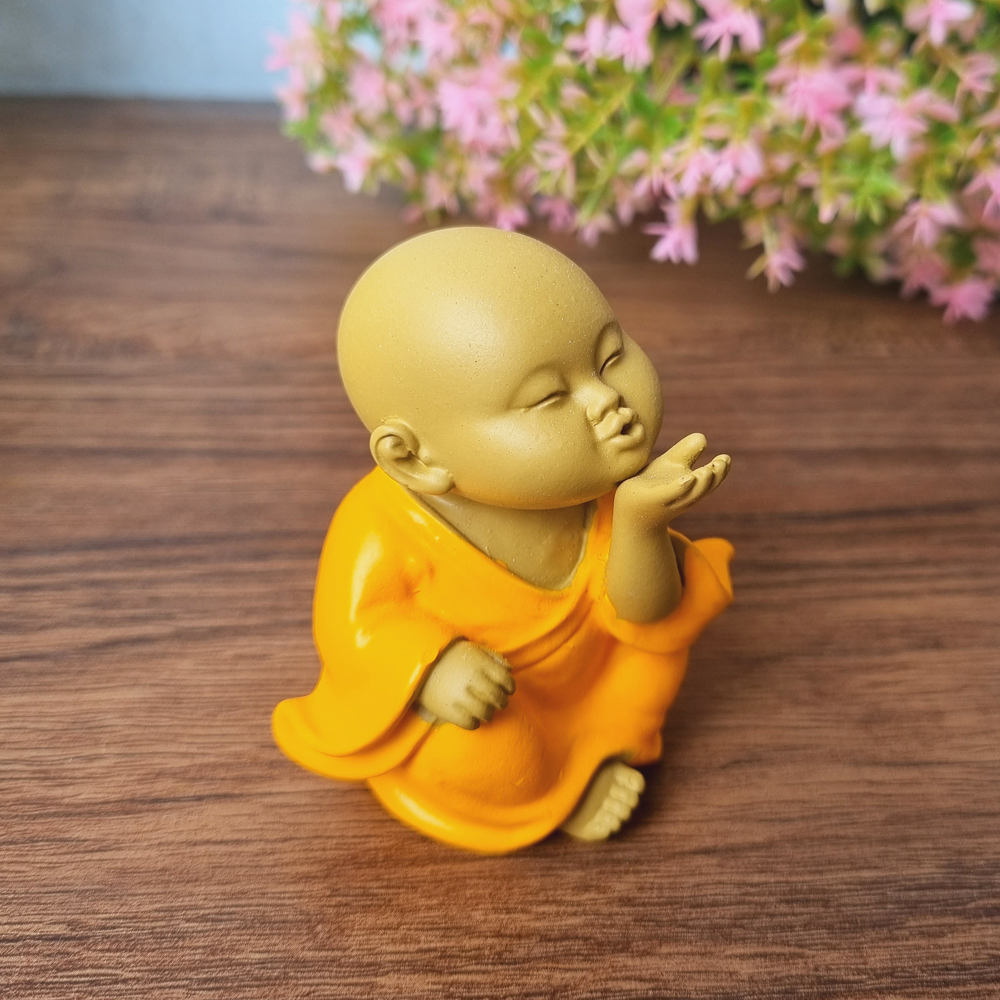 Bộ 02 chú tiểu Hồn Nhiên - Yêu Đời màu áo vàng sinh động - tặng kèm 10 xu vàng mini