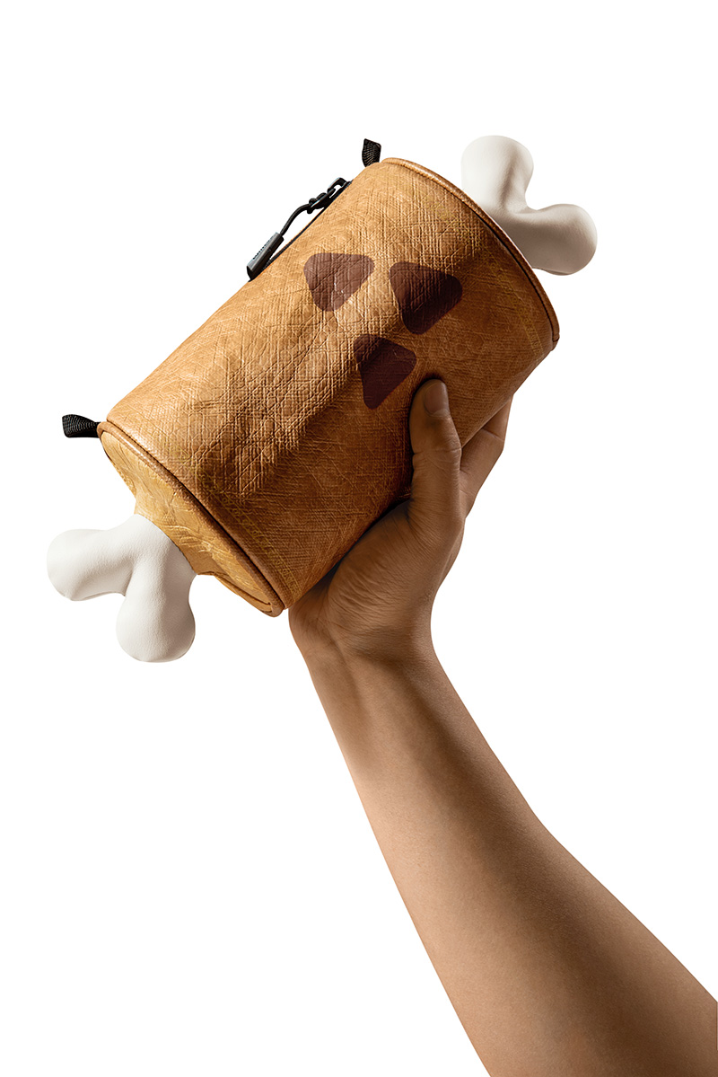 Túi Đeo Chéo TOMTOC MHRS-T14 Monster Hunter Steak Brown Gọn Nhẹ Linh Hoạt Thiết Kế Hình Trụ Cho Nhiều Không Gian Chứa Hàng Chính Hãng