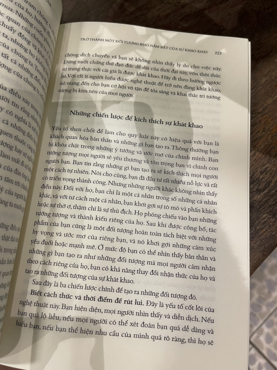 (Tái bản 2023) NHỮNG QUY LUẬT CỦA BẢN CHẤT CON NGƯỜI - Robert Greene - Dịch giả: Nguyễn Thành Nhân - NXB Trẻ