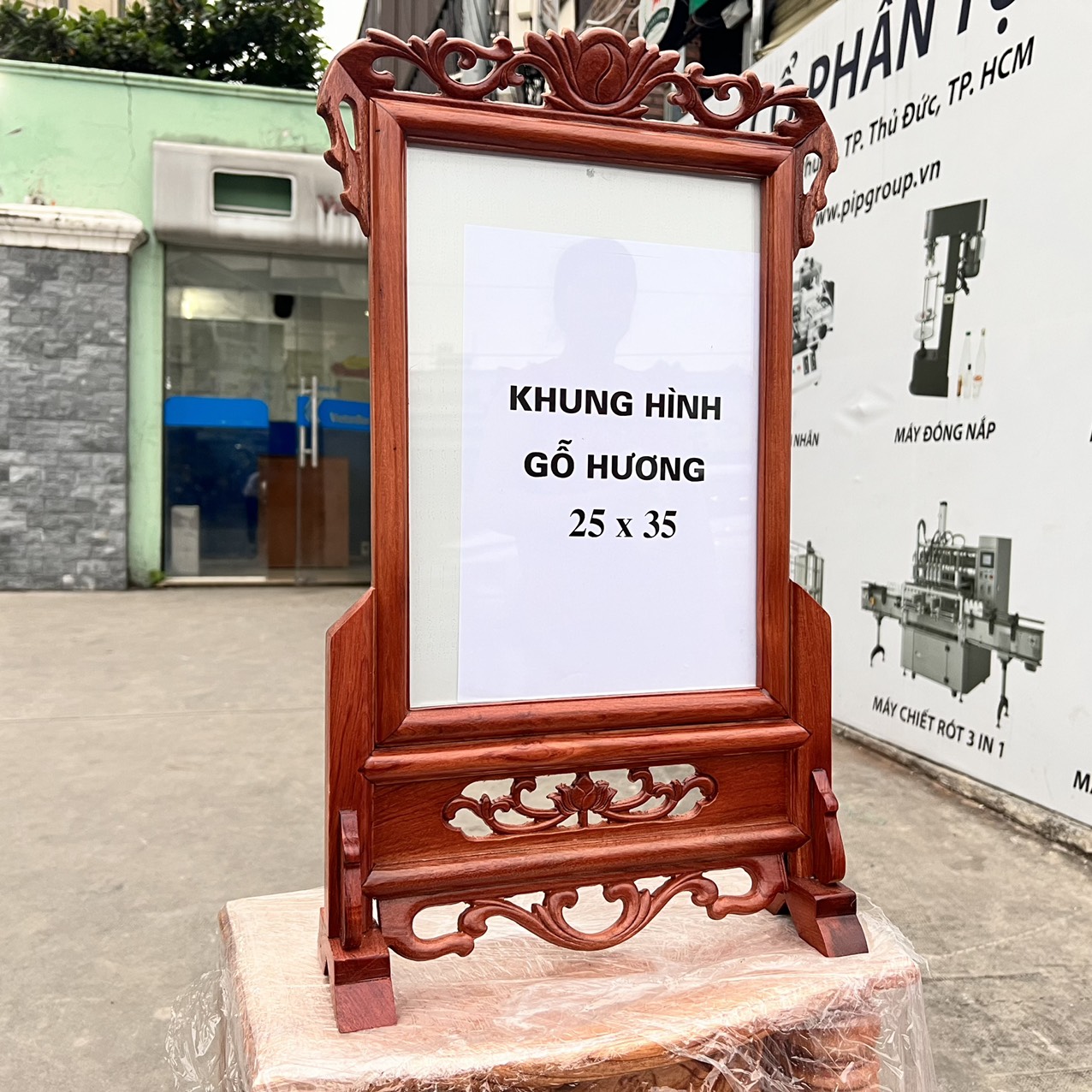 Khung ảnh thờ gia tiên gỗ hương để ảnh 25cm x 35cm