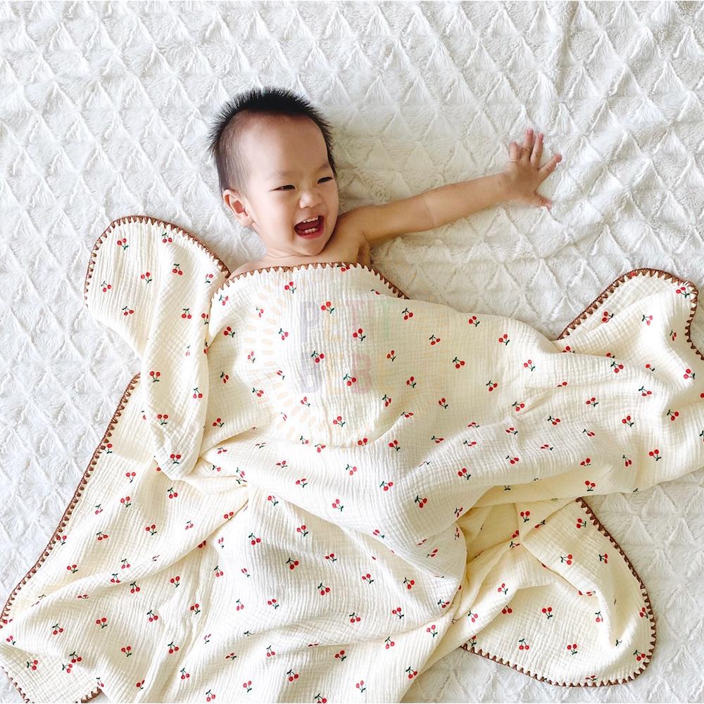 Chăn đa năng viền thủ công cho bé PETIT BEBE muslin thấm hút thoáng khí họa tiết cherry