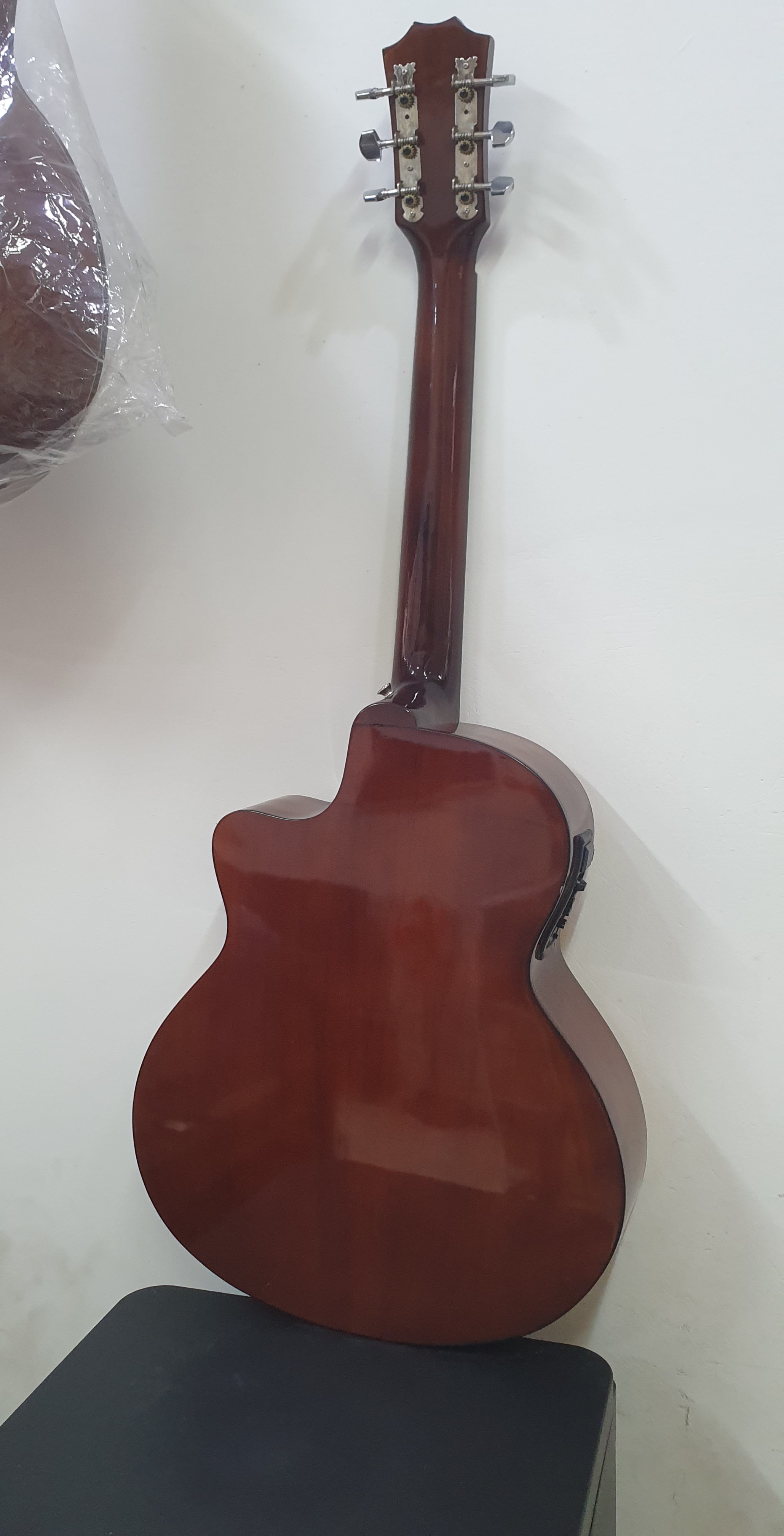 Đàn guitar Aucoustic MKAC215E, thùng eo, màu vân gỗ, có EQ, size 4, kèm bao da 3 lớp, bộ dây