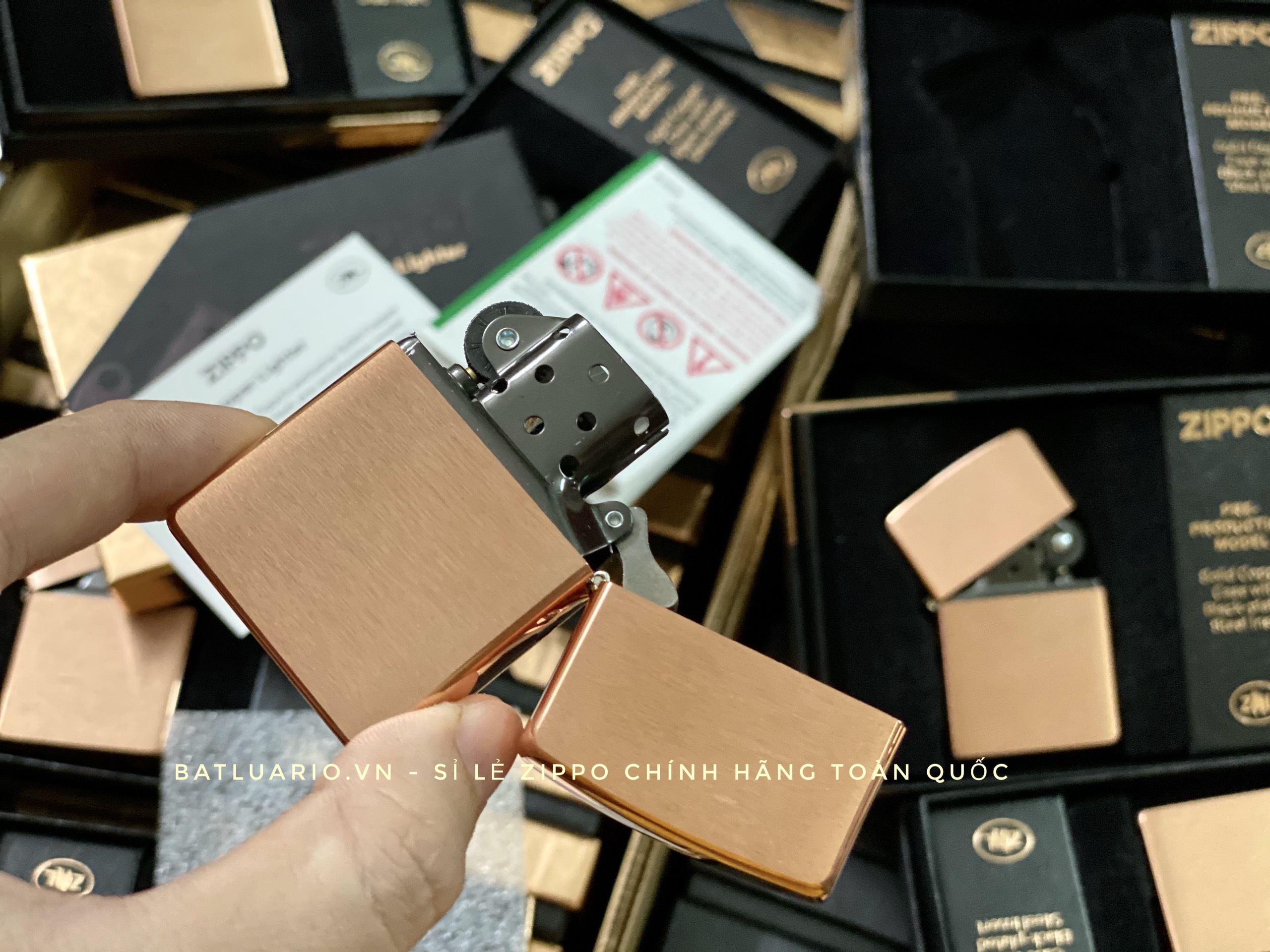Bật Lửa Zippo 48107 – Zippo Solid Copper – Zippo Copper Case With Black Coated Stainless Steel Insert – Zippo Đồng Đỏ Nguyên Khối 2022