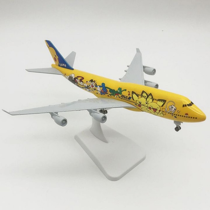 Mô hình máy bay tĩnh B747 Ana 20cm có bánh xe