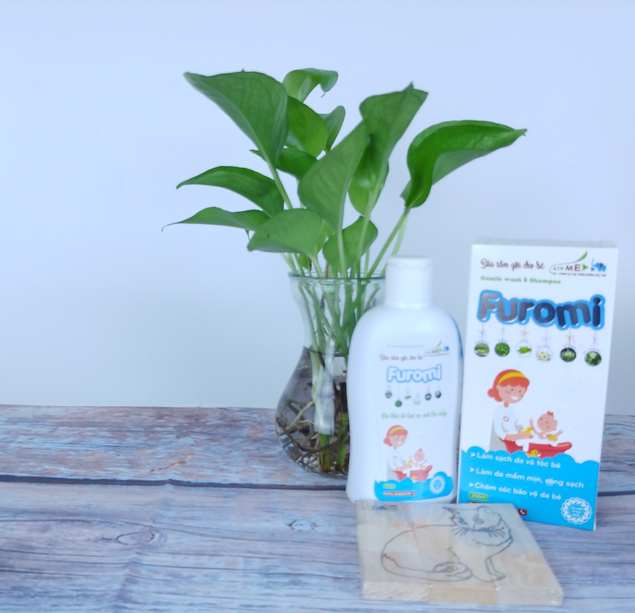 Combo 2 Hộp Sữa Tắm Gội Cho Trẻ FUROMI Chiết Xuất Thảo Dược Tự Nhiên Làm Mềm Da, Sạch Tóc, Không Gây Cay Mắt, An Toàn, Dịu Nhẹ Dung Tích 250ml/hộp