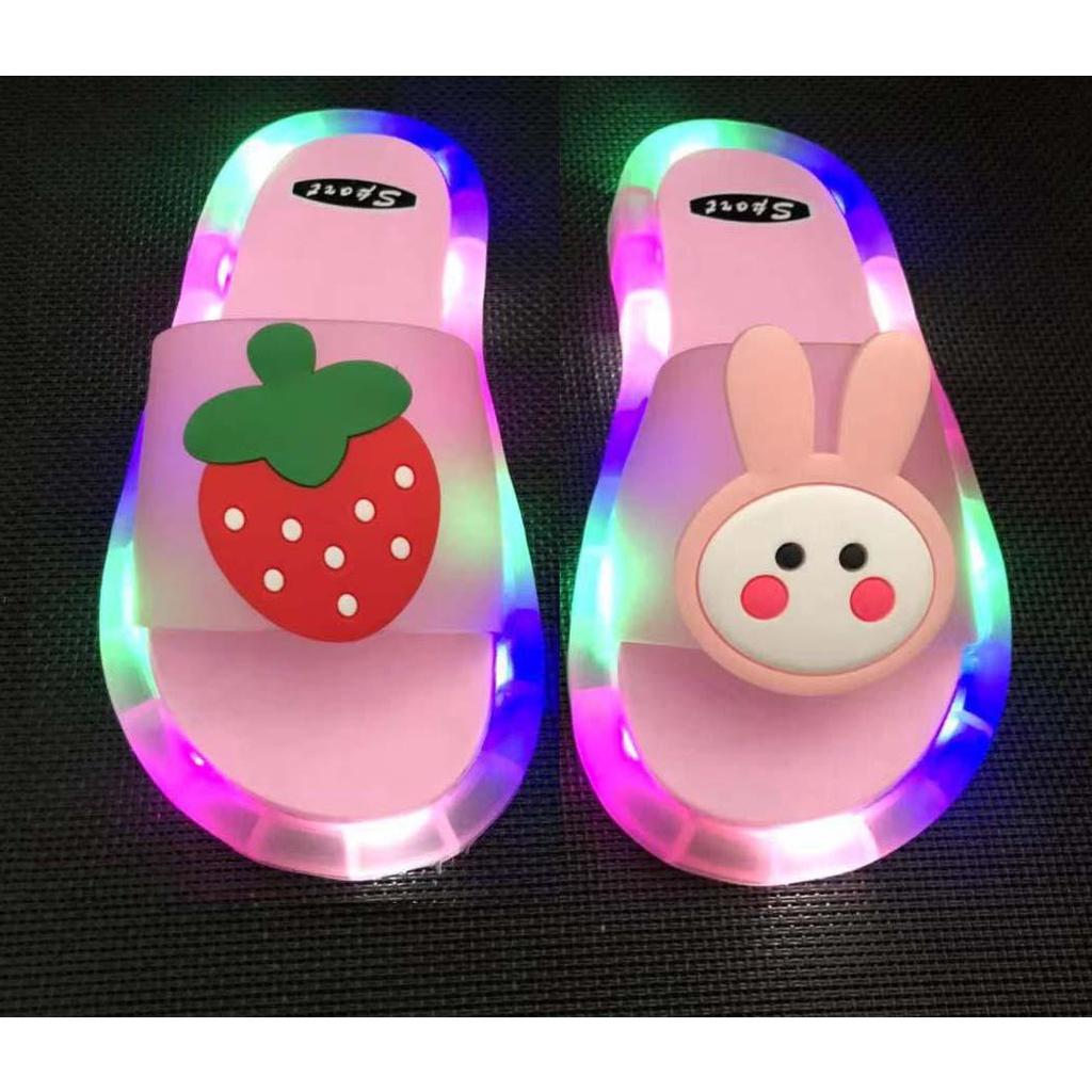 Dép phát sáng cho bé trai và bé gái đế mềm, Dép lê cho bé hình Hello Kitty, Dâu Thỏ và Khỉ dễ thương